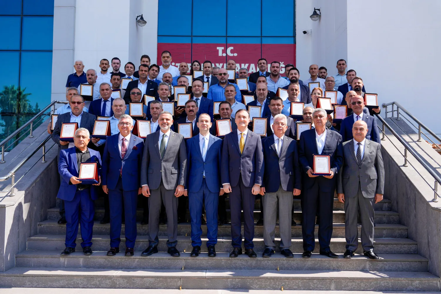 NTO’NUN KAHRAMAN ORDUMUZA ŞAHSİ BAĞIŞINA TSKGV GENEL MÜDÜRÜ BİLAL TOPÇU VE KAYMAKAM UĞURLU’DAN TEŞEKKÜR PLAKETİ